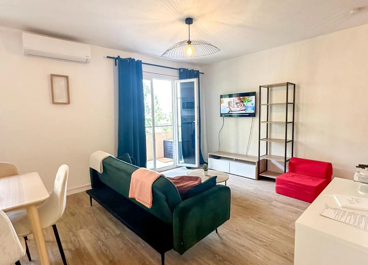 Studio Wifi, Parking Privatif Prive, Clim, Proche Plage Et Polygone Riviera Cagnes-sur-Mer Apartment