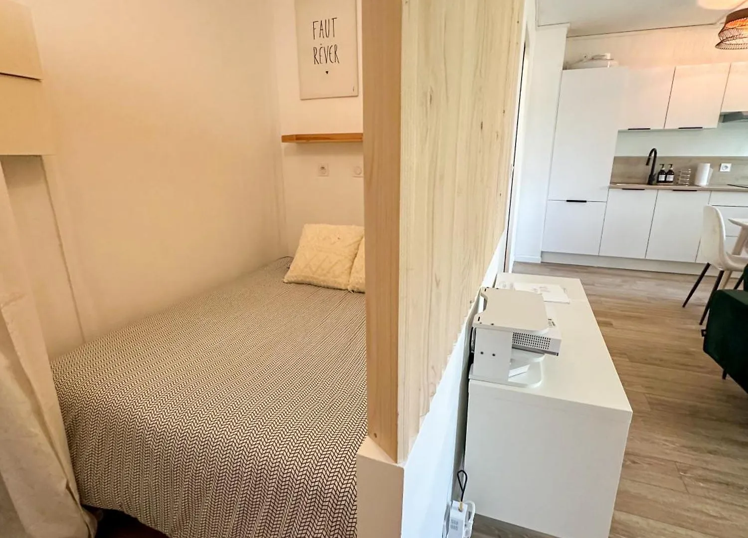 Studio Wifi, Parking Privatif Prive, Clim, Proche Plage Et Polygone Riviera كانيو سور مير شقة